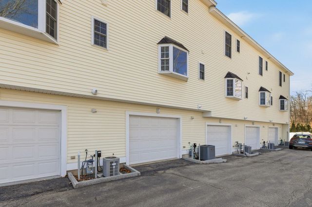 1039 Islington St Unit 4, Portsmouth, NH 03801
