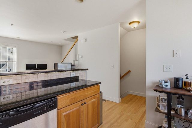 1039 Islington St Unit 4, Portsmouth, NH 03801