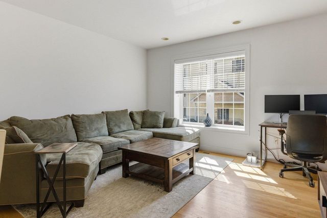 1039 Islington St Unit 4, Portsmouth, NH 03801