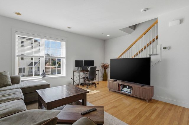 1039 Islington St Unit 4, Portsmouth, NH 03801