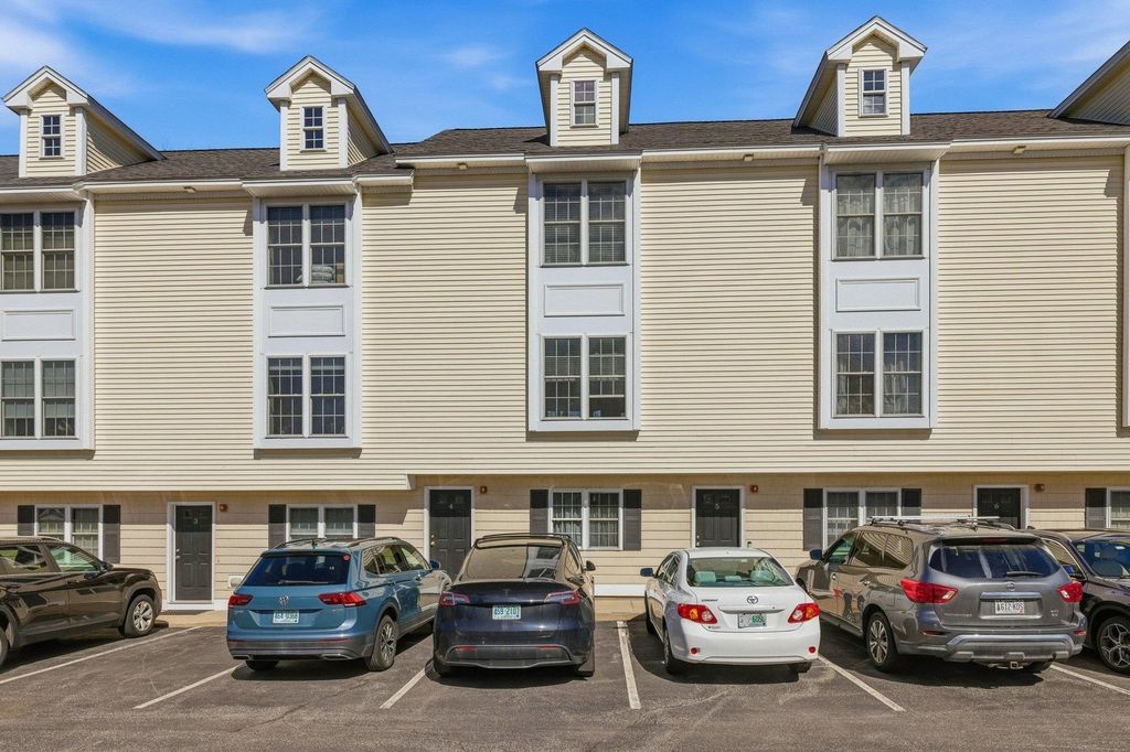 1039 Islington St Unit 4, Portsmouth, NH 03801