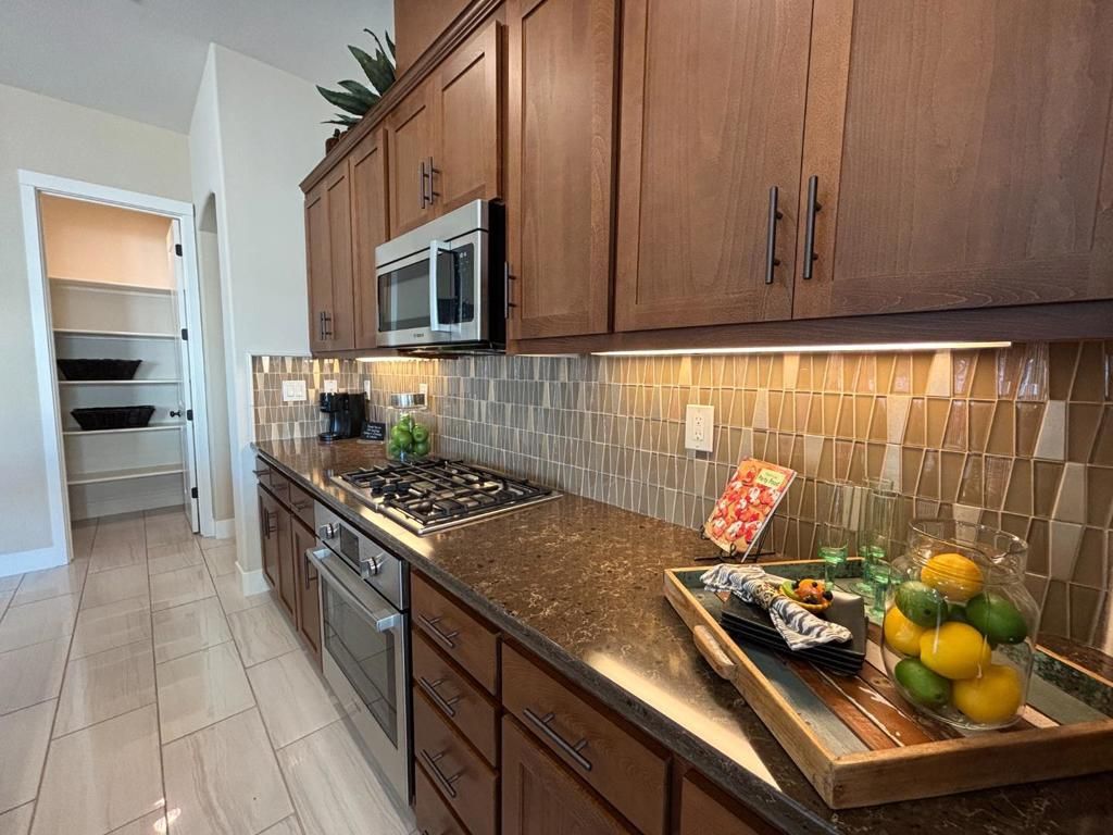 Image 10 of property listing at 1517 Santana Ranch Drive, Hollister, CA 95023