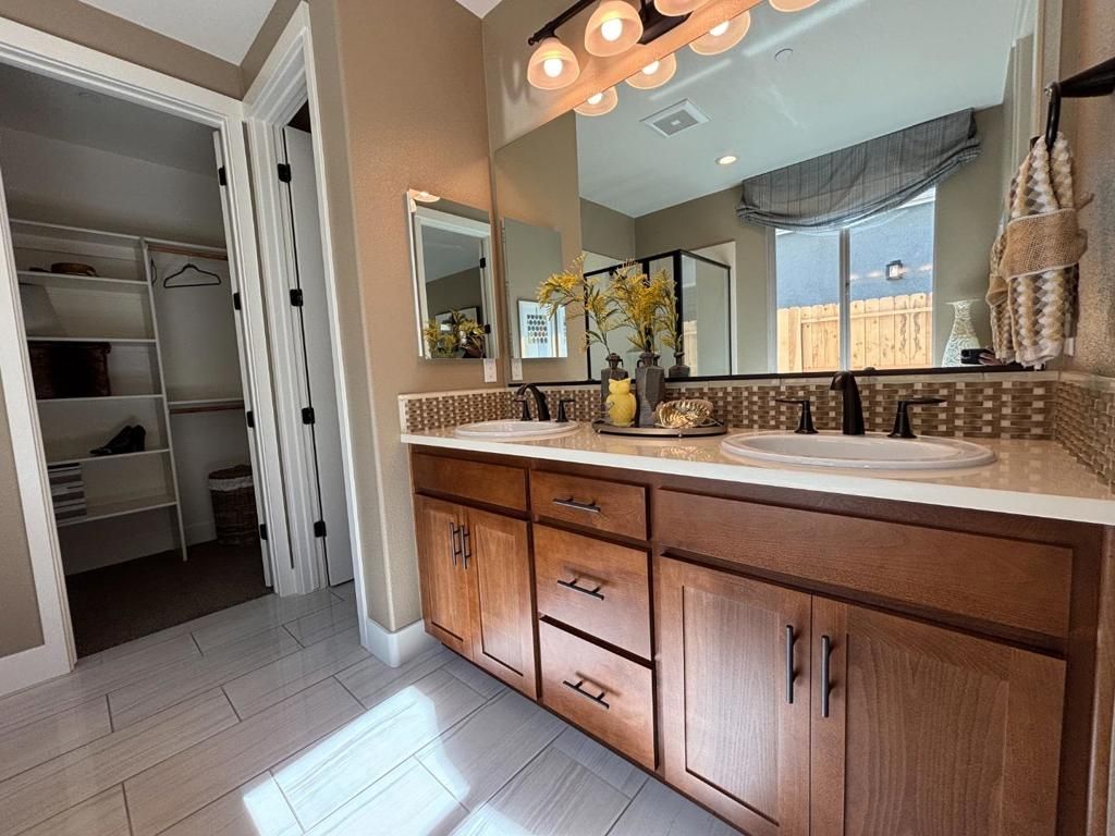 Image 17 of property listing at 1517 Santana Ranch Drive, Hollister, CA 95023