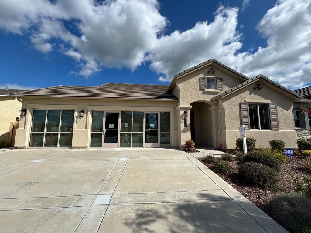 Image 3 of property listing at 1517 Santana Ranch Drive, Hollister, CA 95023