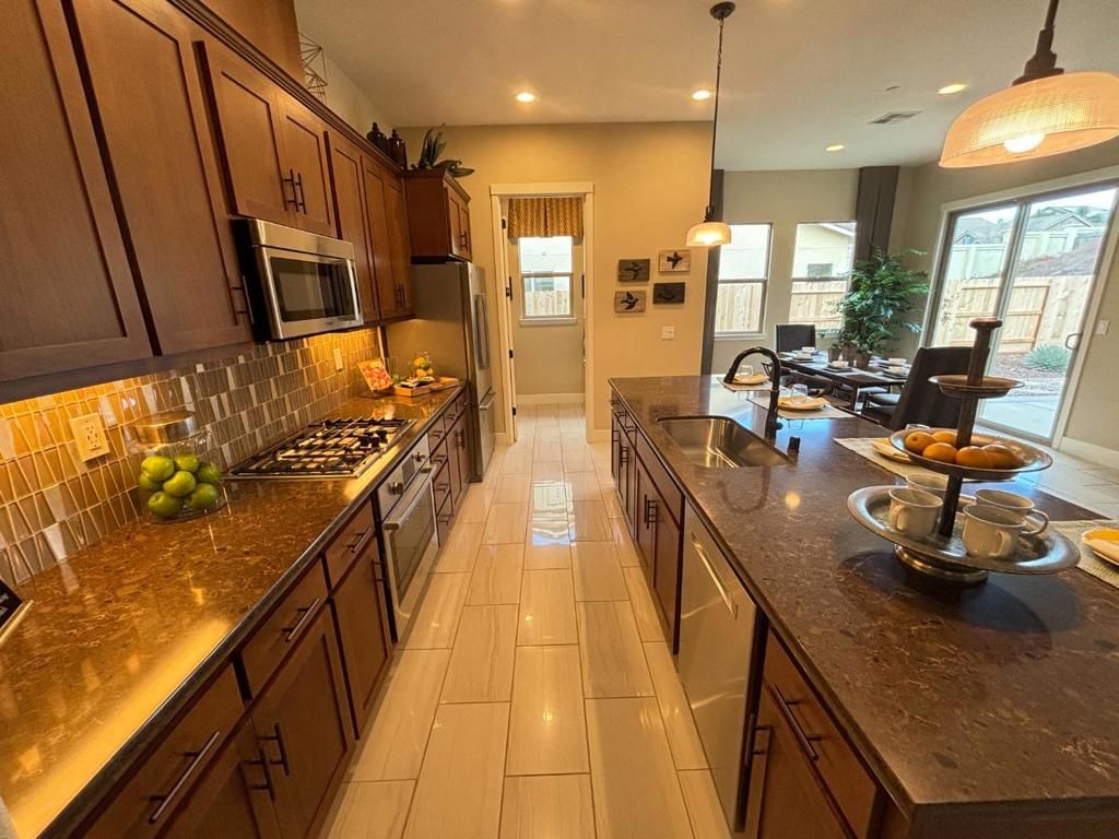 Image 5 of property listing at 1517 Santana Ranch Drive, Hollister, CA 95023