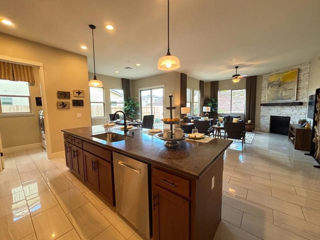 Image 8 of property listing at 1517 Santana Ranch Drive, Hollister, CA 95023