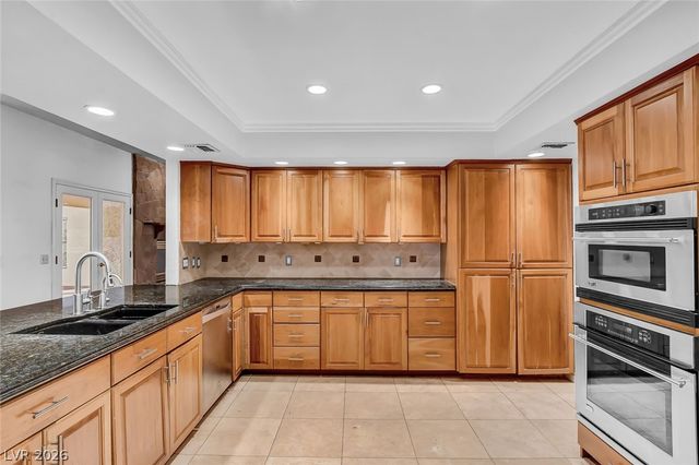 7780 Tara Avenue, Las Vegas, NV 89117