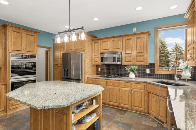 18481 98th Place N, Maple Grove, MN 55311