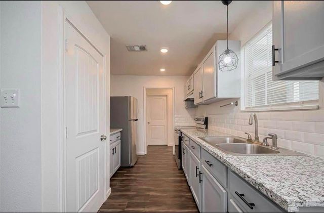2604 Windsor Lane, Pasadena, TX 77506
