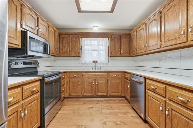 802 S Morgan Drive, Peculiar, MO 64078