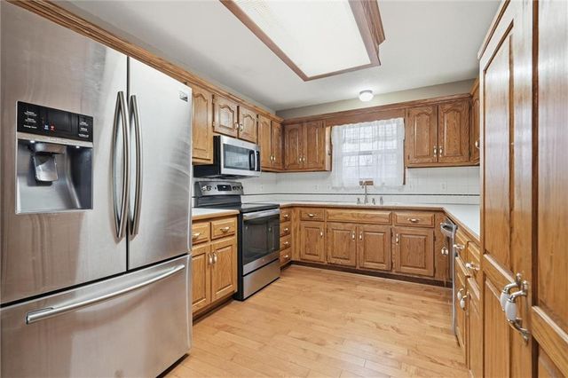 802 S Morgan Drive, Peculiar, MO 64078