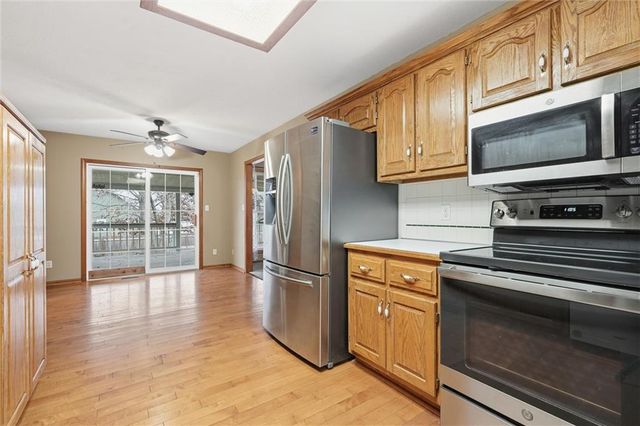 802 S Morgan Drive, Peculiar, MO 64078