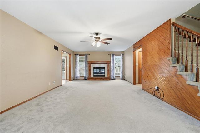 802 S Morgan Drive, Peculiar, MO 64078