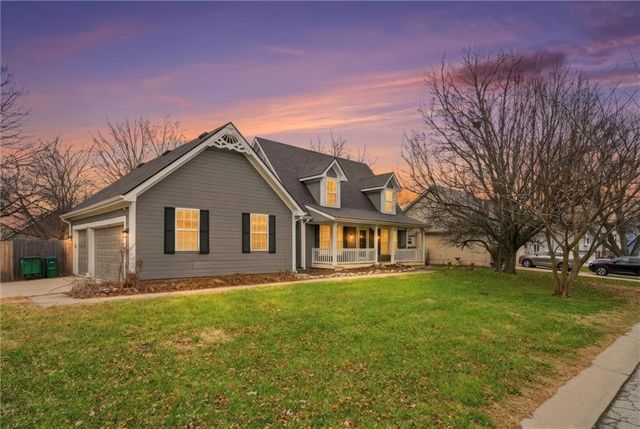 802 S Morgan Drive, Peculiar, MO 64078