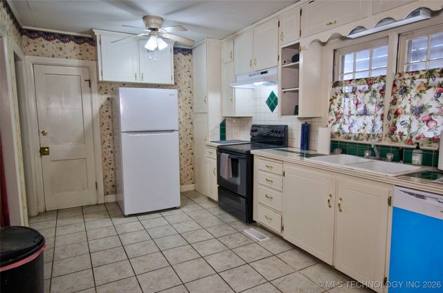 1502 Hayes Street, Muskogee, OK 74403