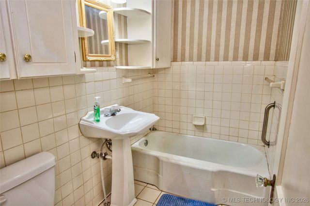 1502 Hayes Street, Muskogee, OK 74403