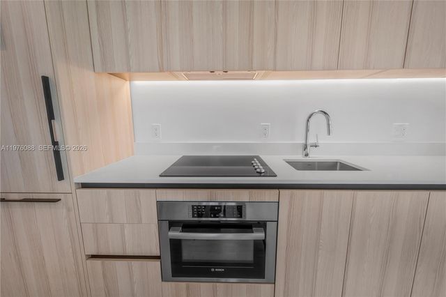 225 N Miami 3009, Miami, FL 33128