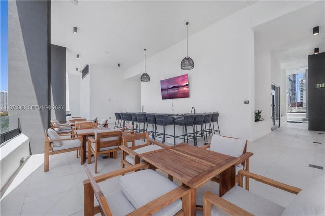 225 N Miami 3009, Miami, FL 33128