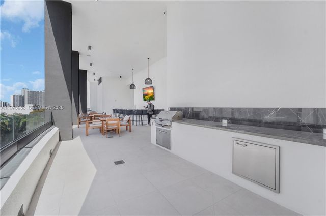 225 N Miami 3009, Miami, FL 33128