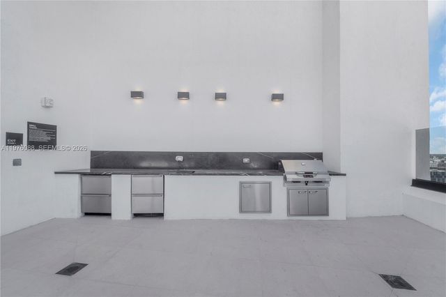 225 N Miami 3009, Miami, FL 33128