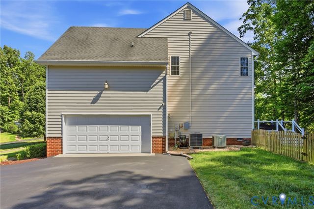 11807 Longfellow Dr, Midlothian, VA 23112