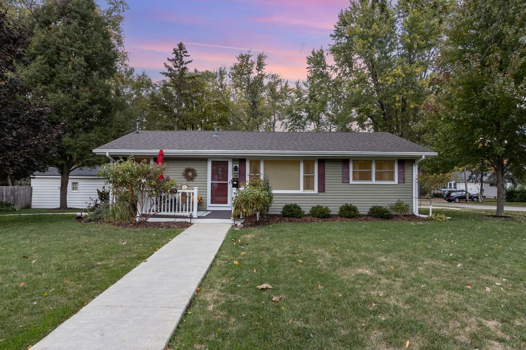 17 E Charles Street, Plano, IL 60545