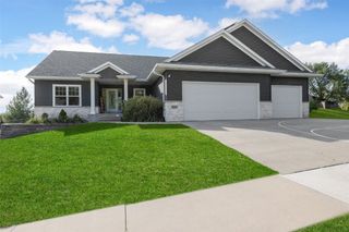 1712 Gardner Drive NW, Cedar Rapids, IA 52405