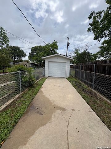206 Laurelwood Dr, San Antonio, TX 78213