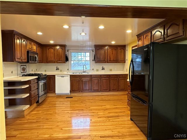 7336 Wheatley Road, Cicero, NY 13057