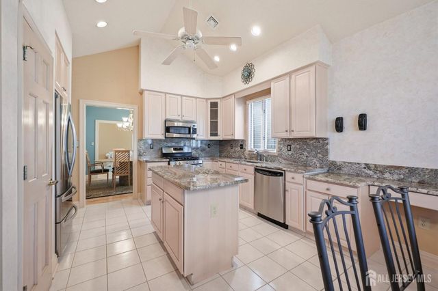 36 Wintons Way, Monroe, NJ 08831