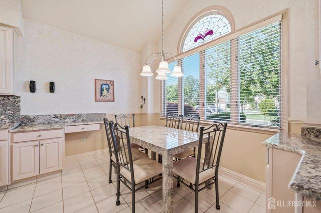 36 Wintons Way, Monroe, NJ 08831