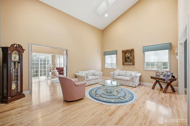 36 Wintons Way, Monroe, NJ 08831