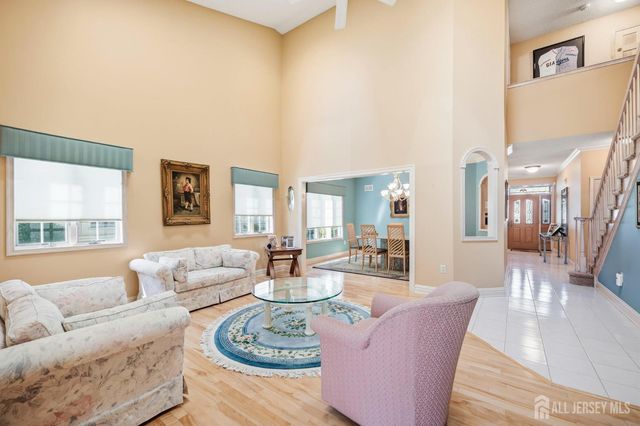 36 Wintons Way, Monroe, NJ 08831