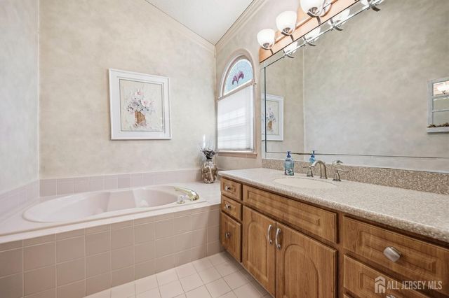 36 Wintons Way, Monroe, NJ 08831