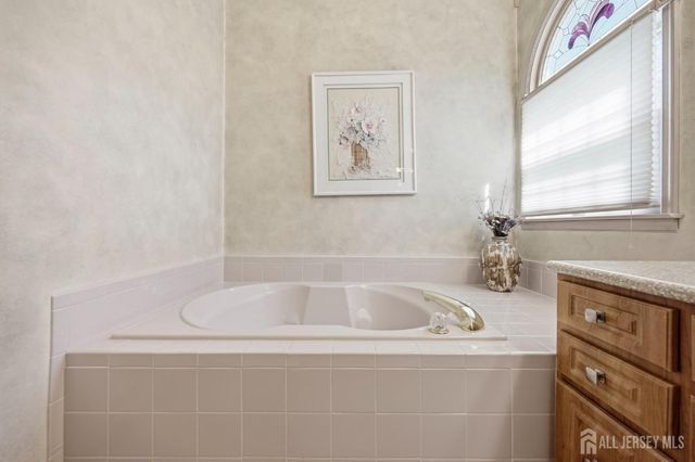 36 Wintons Way, Monroe, NJ 08831
