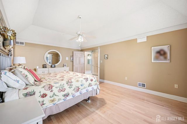36 Wintons Way, Monroe, NJ 08831