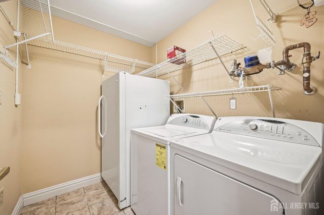 36 Wintons Way, Monroe, NJ 08831