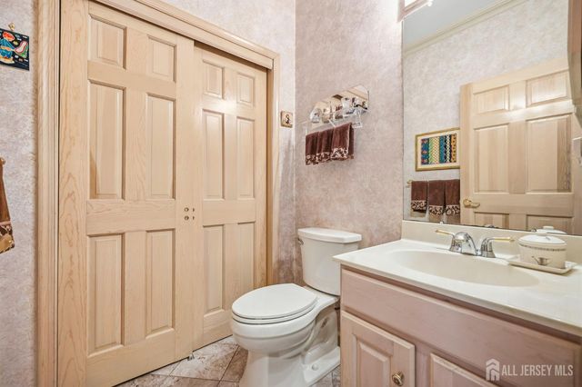36 Wintons Way, Monroe, NJ 08831