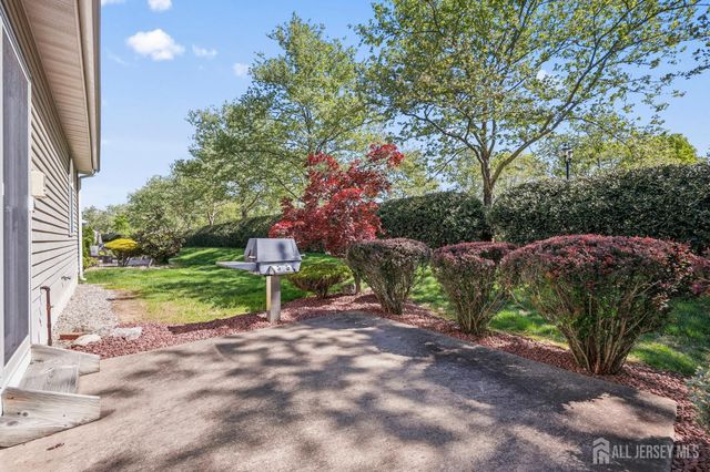 36 Wintons Way, Monroe, NJ 08831