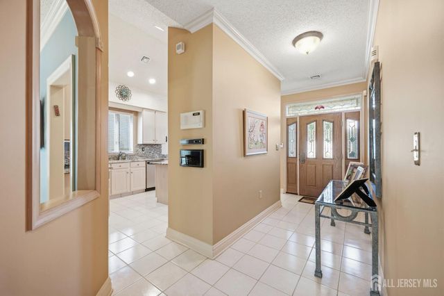 36 Wintons Way, Monroe, NJ 08831