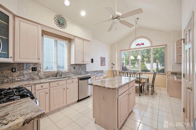 36 Wintons Way, Monroe, NJ 08831