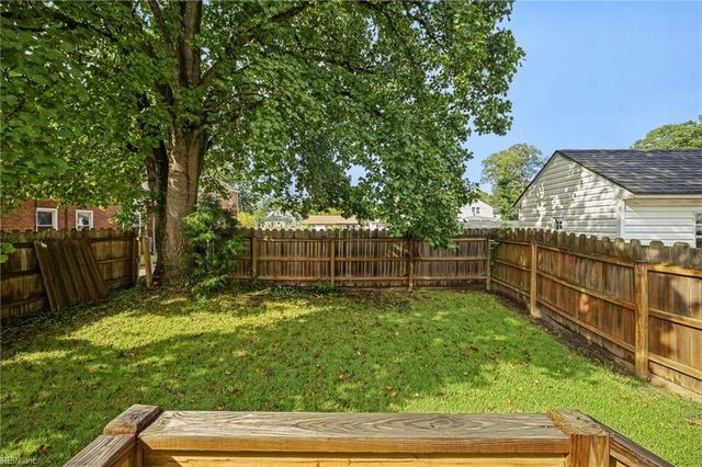 1074 Norview AVE A, Norfolk, VA 23513