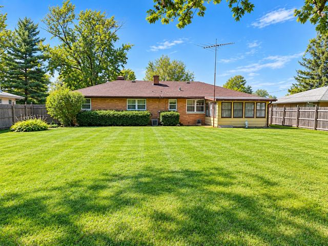 1004 Magnolia Drive, Joliet, IL 60435