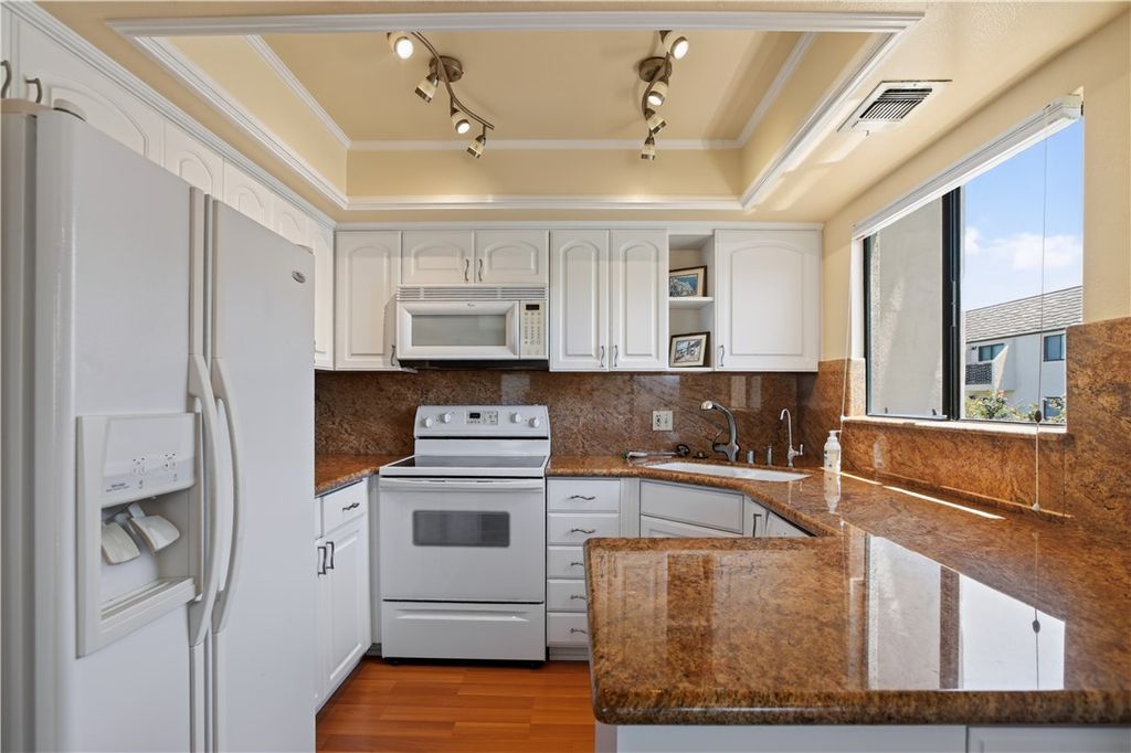 Image 15 of property listing at 214 Stimson Avenue, Pismo Beach, CA 93449