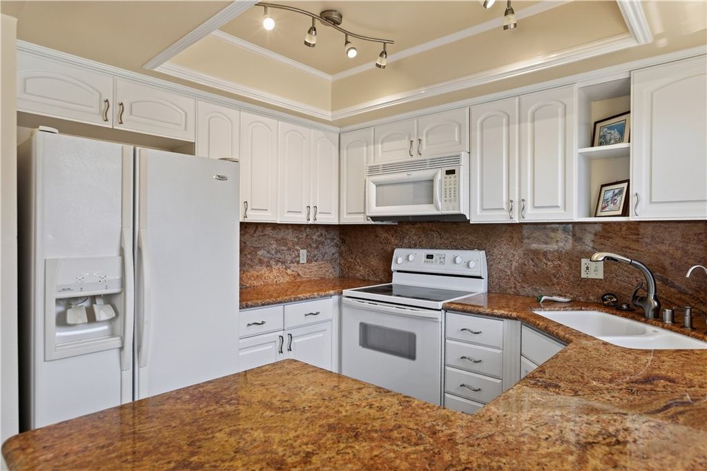 Image 16 of property listing at 214 Stimson Avenue, Pismo Beach, CA 93449