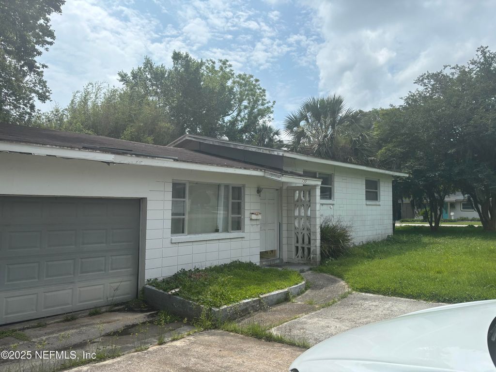 739 BROOKVIEW Drive N, Jacksonville, FL 32225