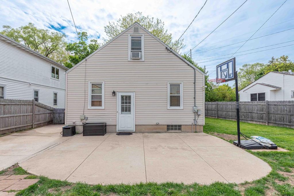 6931 43rd AVENUE, Kenosha, WI 53142