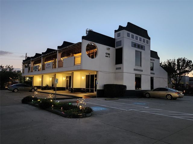 9788 Clarewood Drive 110, Houston, TX 77036