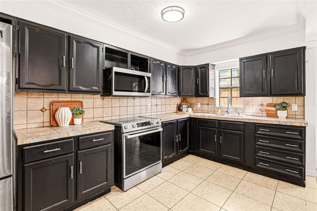 1007 Trimm Avenue, Pasadena, TX 77502