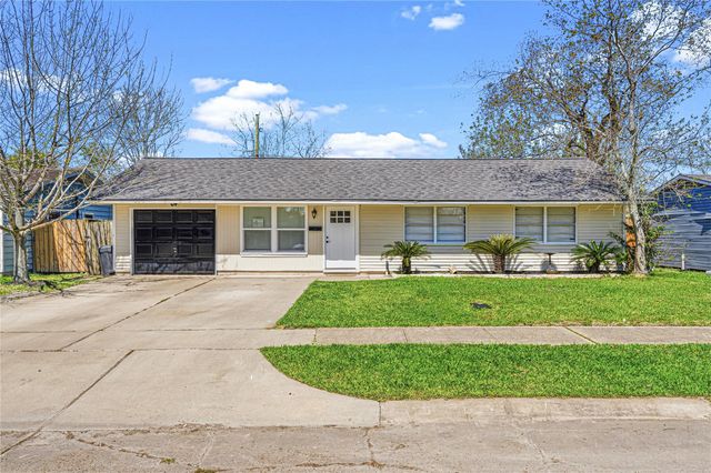 1007 Trimm Avenue, Pasadena, TX 77502